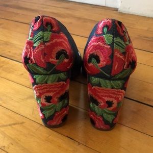 Jessica Simpson floral pumps